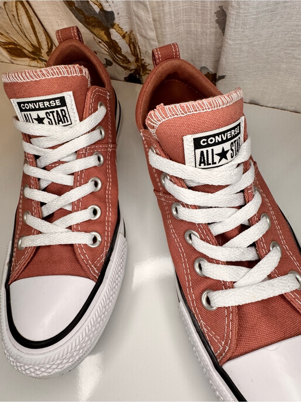 Converse All Stars Low Top Salmon Worn Twice Women’s Size 8 - Picture 7 of 9